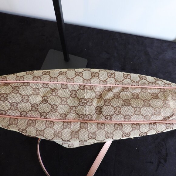 Gucci Handbag - Picture 6 of 12